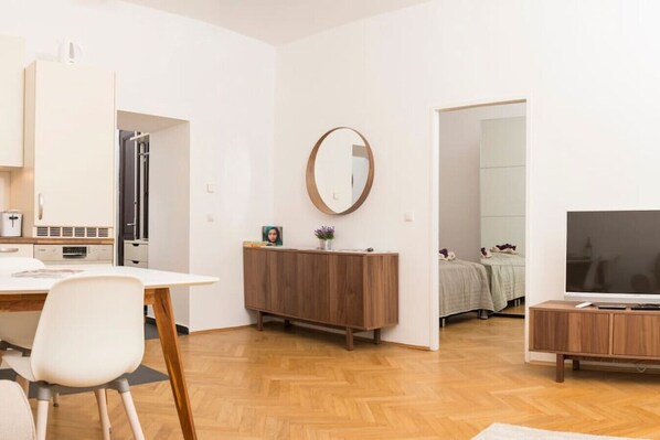 1 chambre, bureau, fer et planche à repasser, Wi-Fi