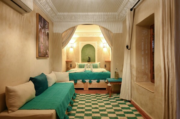Deluxe Room | In-room safe, individually decorated, iron/ironing board, free WiFi - Riad Chez Henriette (Marrakech)