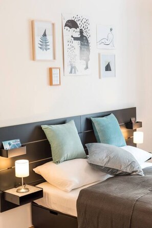 1 bedroom, desk, iron/ironing board, travel cot - Family Stay Near Kunsthaus Graz | Sleeps 6 (Graz)