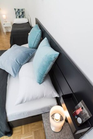 1 bedroom, desk, iron/ironing board, travel crib - Family Stay Near Kunsthaus Graz | Sleeps 6 (Graz)