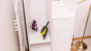 Desk, iron/ironing board, WiFi, bed sheets