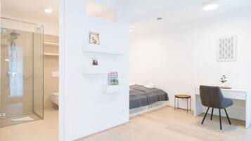 2 Schlafzimmer, Schreibtisch, Bügeleisen/Bügelbrett, WLAN