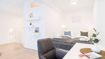 2 Schlafzimmer, Schreibtisch, Bügeleisen/Bügelbrett, WLAN