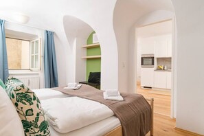 1 Schlafzimmer, Schreibtisch, Bügeleisen/Bügelbrett, Reisekinderbett