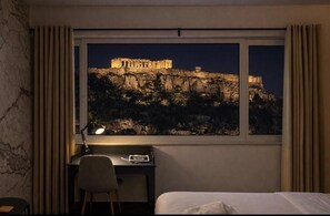 Executive Suite, 1 King Bed, Non Smoking (506) | City view