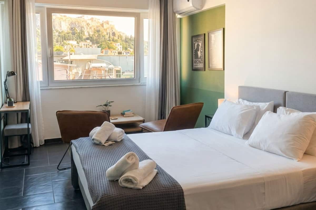 Deluxe Studio, 1 King Bed, Non Smoking (504) | Down comforters, in-room safe, blackout drapes, soundproofing