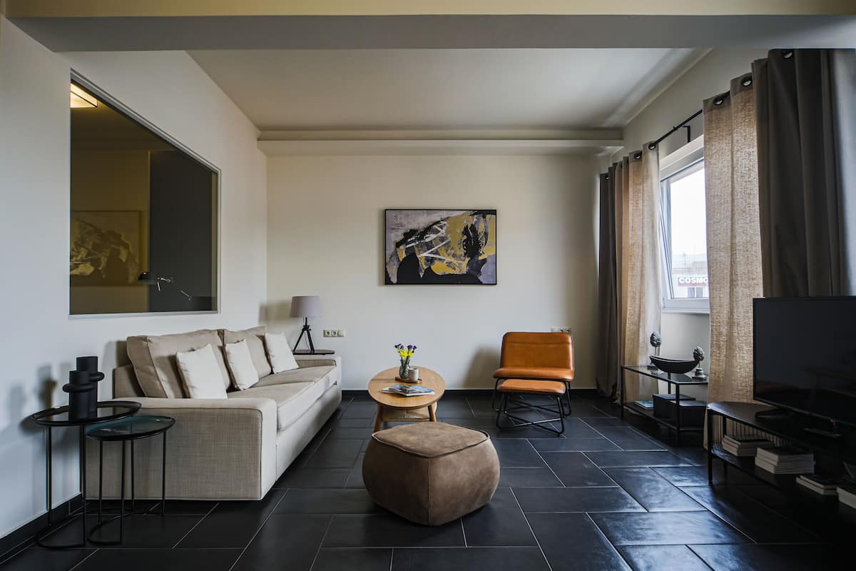 Executive Suite, 1 King Bed, Non Smoking (506) | 1 bedroom, down comforters, in-room safe, desk