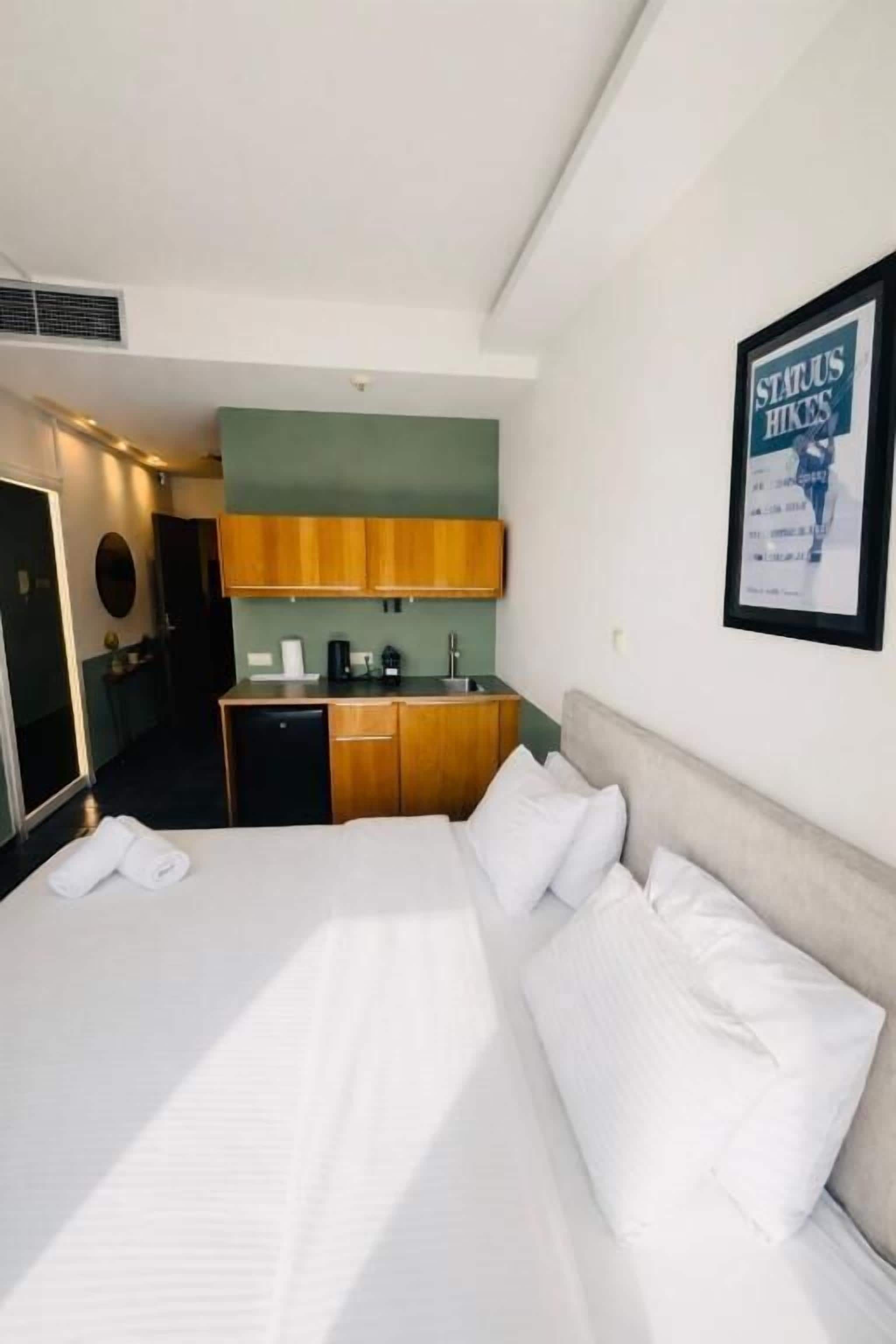 Deluxe Suite, 1 King Bed, Non Smoking (505)