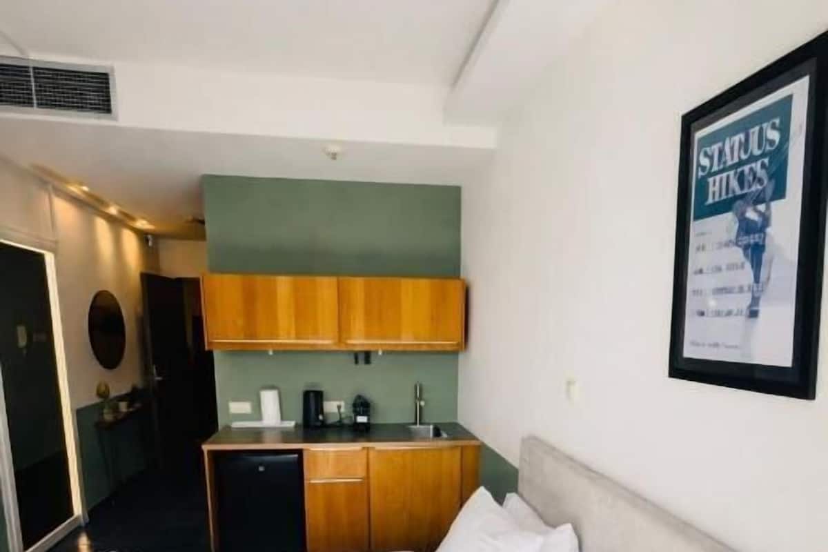 Deluxe Suite, 1 King Bed, Non Smoking (505)