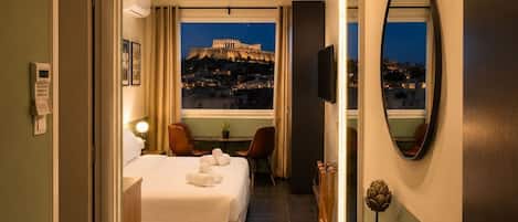 Deluxe Suite, 1 King Bed, Non Smoking (505)
