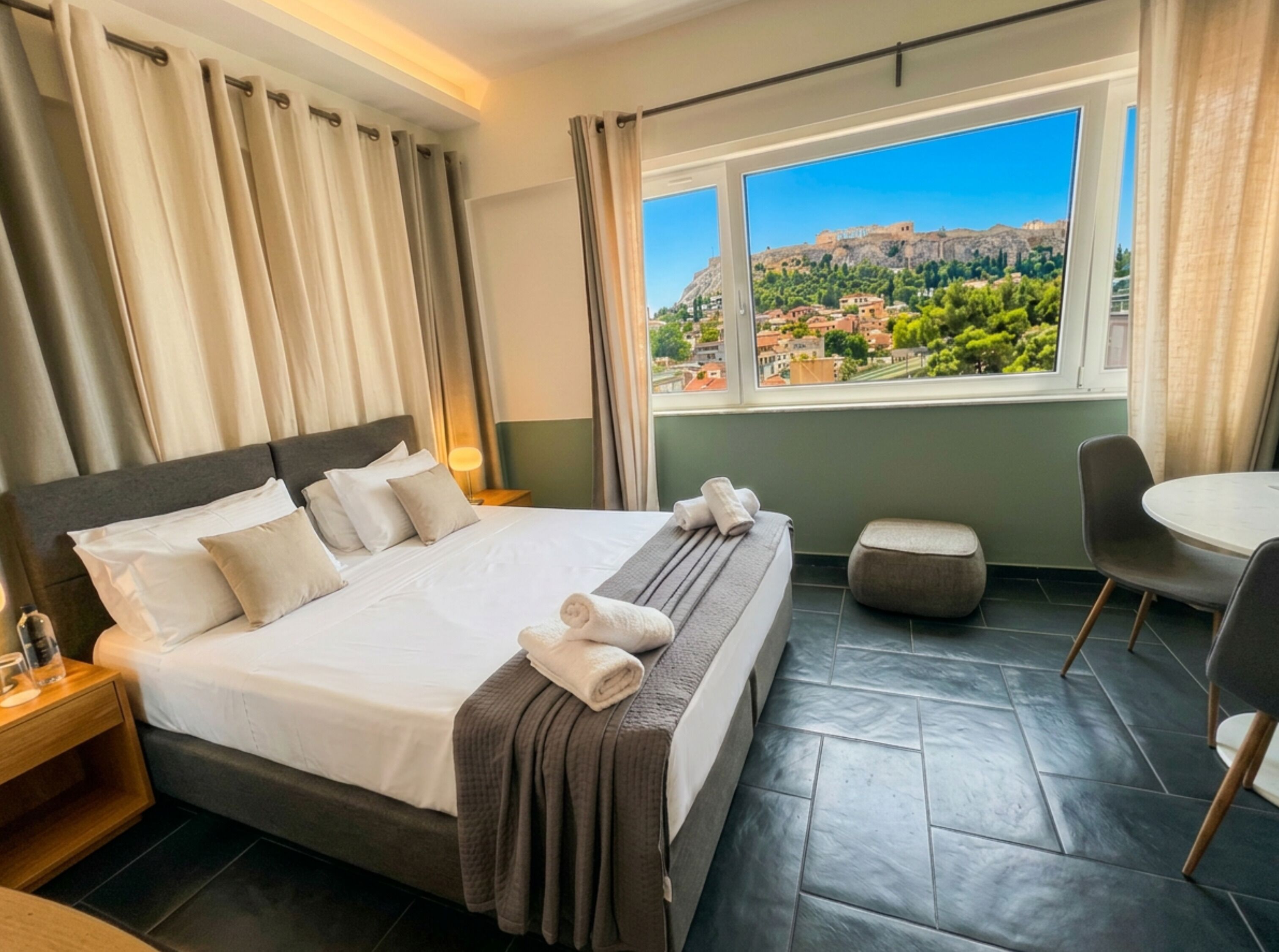 Elite Suite, 1 King Bed, Non Smoking (502) | Down duvets, in-room safe, blackout curtains, soundproofing