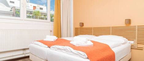 1 bedroom, desk, WiFi, bed sheets