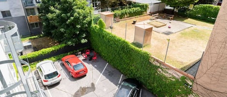 المنطقة المحيطة بالمنشأة