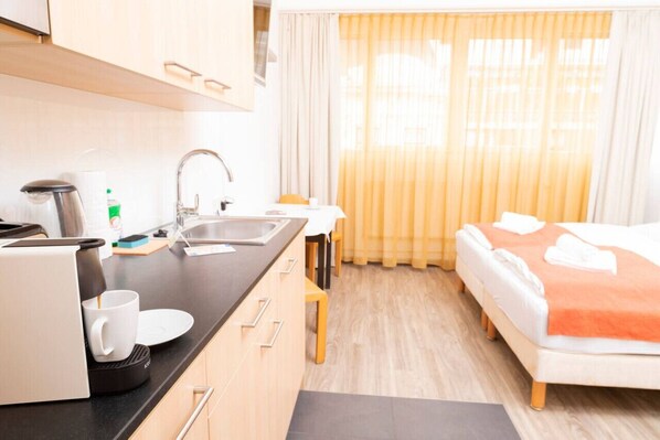 1 bedroom, desk, WiFi, bed sheets