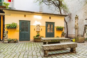 屋外ダイニングエリア