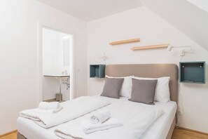 1 間睡房、書桌、熨斗/熨衫板、Wi-Fi