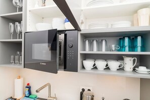 冷蔵庫、電子レンジ、コンロ、食器洗い機