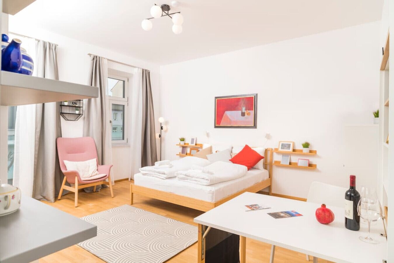 1 Schlafzimmer, Schreibtisch, Bügeleisen/Bügelbrett, Reisekinderbett