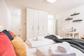 1 Schlafzimmer, Schreibtisch, Bügeleisen/Bügelbrett, WLAN