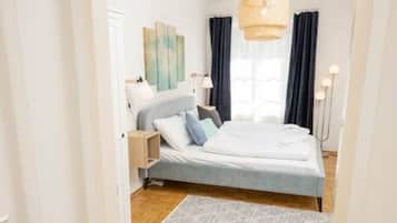 2 bedrooms, desk, WiFi