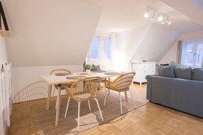 Dining - Cozy Kunsthaus Graz in Austria (Graz)