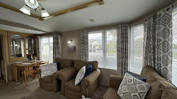 Cabin | Living area | TV