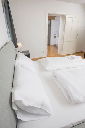 1 slaapkamer, een strijkplank/strijkijzer, reisbedje, wifi