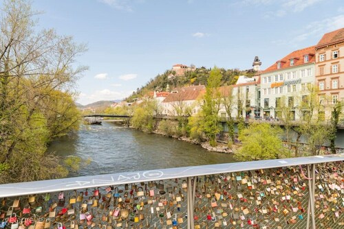 Zum Grazer Uhrturm in Graz Austria