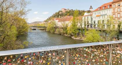 Zum Grazer Uhrturm in Graz Austria