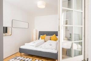Iron/ironing board, WiFi, bed sheets