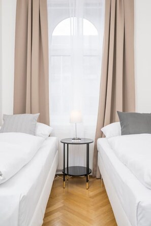 2 quartos, escrivaninha, ferros/tábuas de passar roupa, Wi-Fi