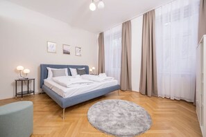 2 slaapkamers, een bureau, een strijkplank/strijkijzer, wifi