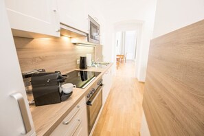 Fridge, microwave, oven, stovetop - Best of Hernals Top 30 (Vienna)