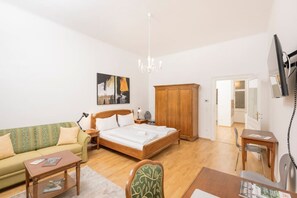 2 Schlafzimmer, Schreibtisch, Bügeleisen/Bügelbrett, Reisekinderbett
