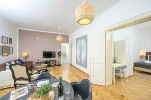 TV - Central Business Apartment (Vienna)