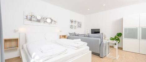 Desk, iron/ironing board, WiFi, bed sheets