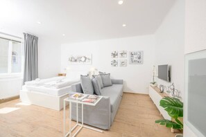 TV - Hideaway Favoriten in Vienna (Vienna)