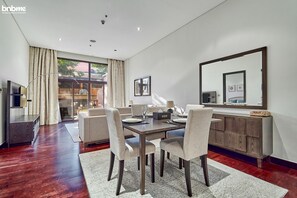 In-room dining - 1B-AnantaraNorth-G15 by bnbmehomes (Dubai)