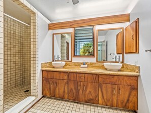Shower, hair dryer, towels