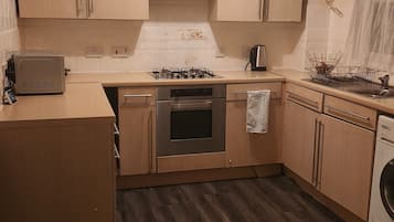House | Private kitchen | Fridge, microwave, oven, stovetop