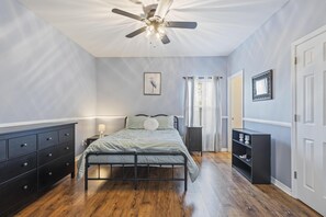 3 bedrooms, iron/ironing board, WiFi, bed sheets