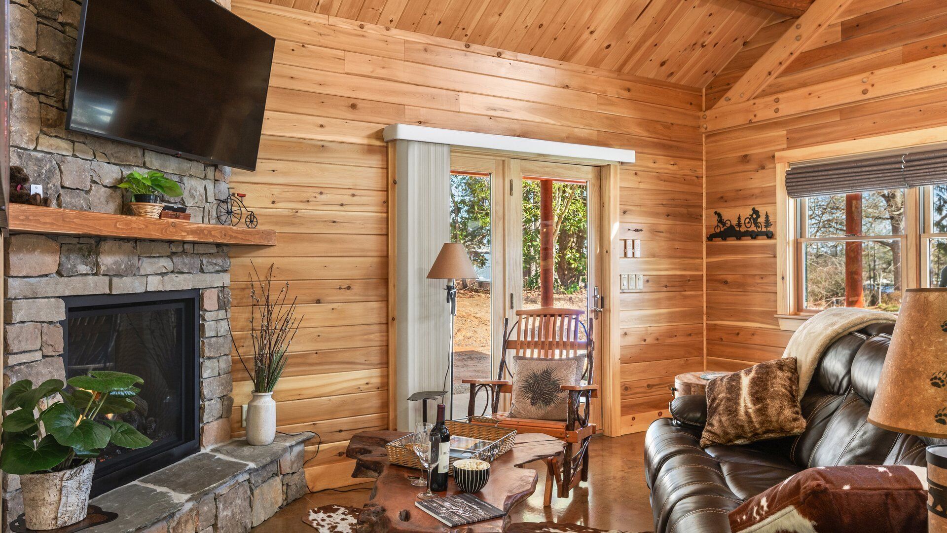 Ecusta Trailhead Cabin, Bring Our Bikes - Hendersonville, NC