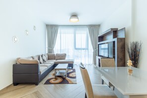 Appartement Confort | Coin séjour | TV connectée de 50 pouces avec chaînes par câble