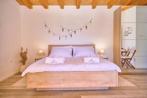 5 bedrooms, in-room safe, iron/ironing board, free WiFi