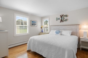 3 bedrooms, iron/ironing board, Internet, bed sheets - Wonderful dog friendly rental with access path to a private beach deeded at White's Pond! (Chatham)