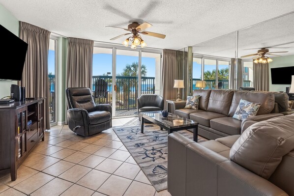 Living area - Ashworth 105 4 Bedroom Condo by RedAwning (North Myrtle Beach)