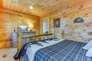 2 bedrooms, bed sheets - Rustic Mount Perry Cabin Near Fishing Pond & Farm (Mt Perry)