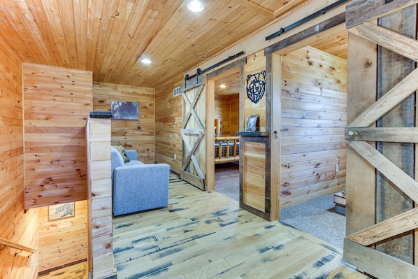 Interior - Rustic Mount Perry Cabin Near Fishing Pond & Farm (Mt Perry)