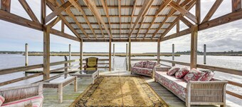 St Marys Retreat w/ Watchtower & Community Hot Tub