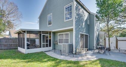 4 Mi to Busch Gardens: Lovely Tampa Home!